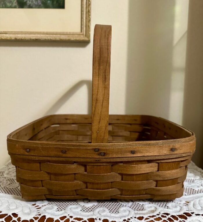 1985 square wood longaberger pie basket 1689