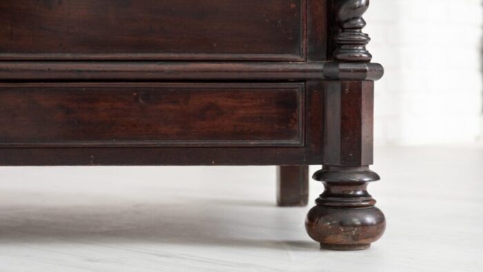 19th century walnut chest of drawers 0446