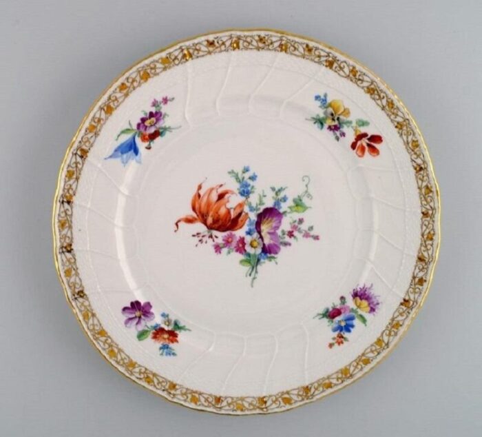 antique dinner plates in curved porcelain 1800s set of 5 4