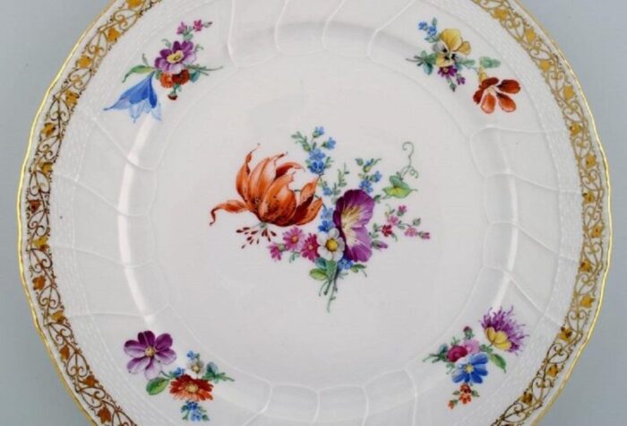 antique dinner plates in curved porcelain 1800s set of 5 5