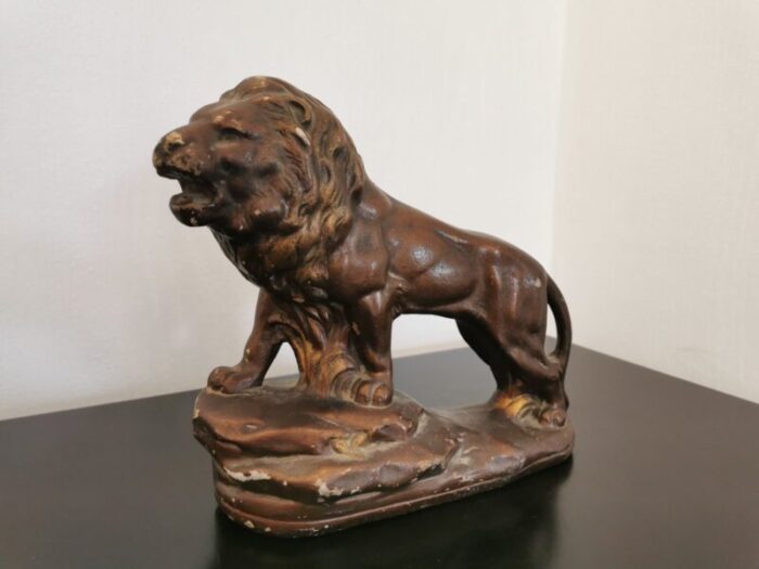 antique lion figure in plaster 1