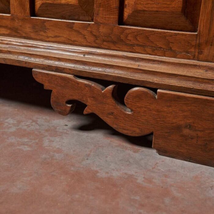 antique trunk or chest in oak 4