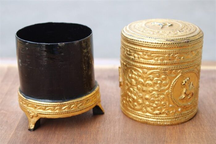 box in black chinese lacquer and 24 kt gold 1930s 9