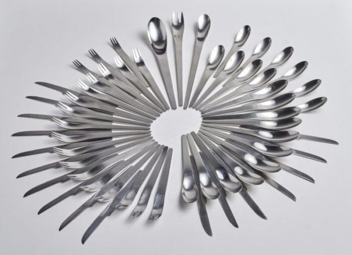 cutlery set by arne jacobsen for georg jensen 1957 2