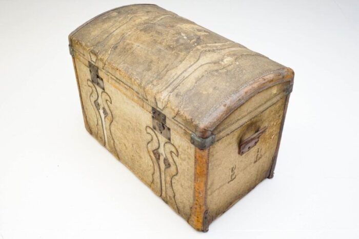 dome top trunk 1900s 2