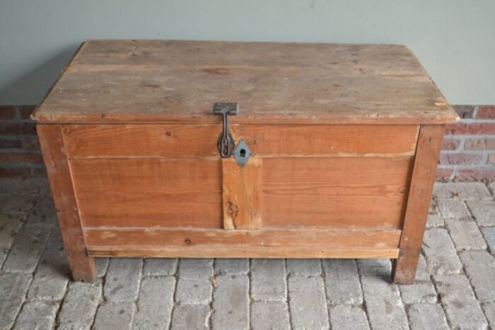 dutch pine blanket trunk 1800s 1