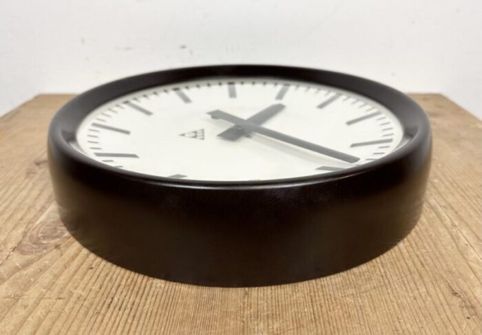 industrial bakelite factory wall clock from pragotron 1960s 11