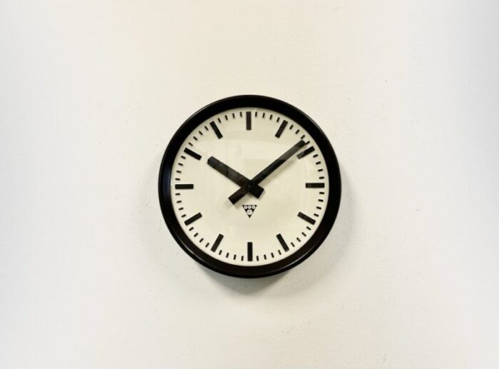 industrial bakelite factory wall clock from pragotron 1960s 3