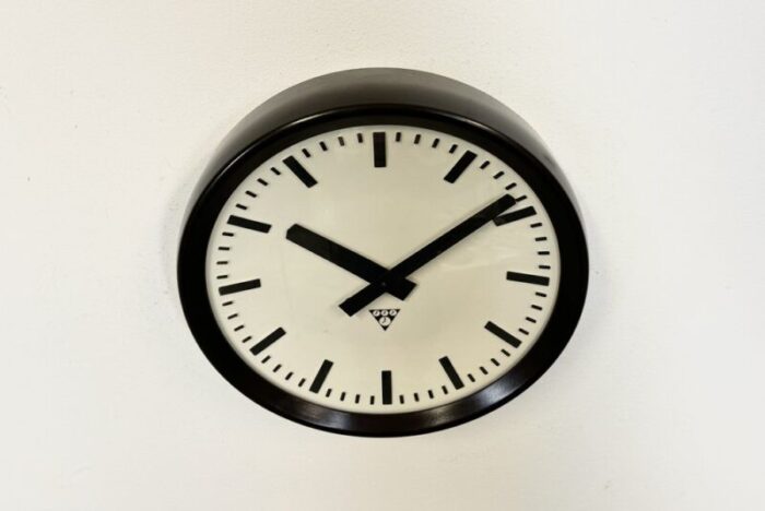 industrial bakelite factory wall clock from pragotron 1960s 5