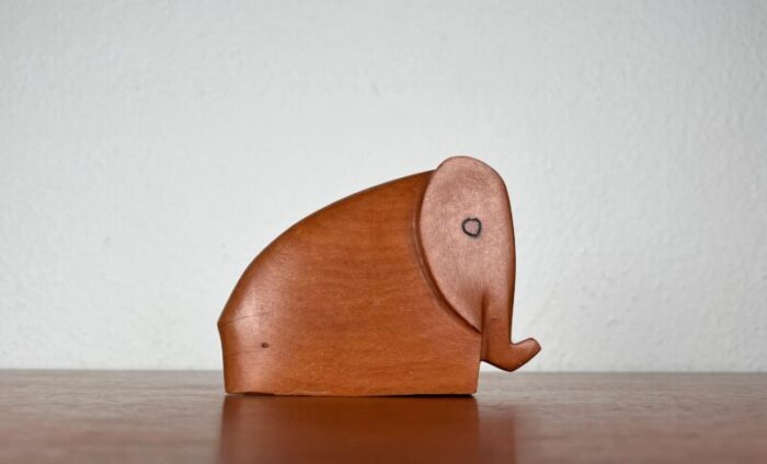 mid century teak elephant figurine 1960s 3614