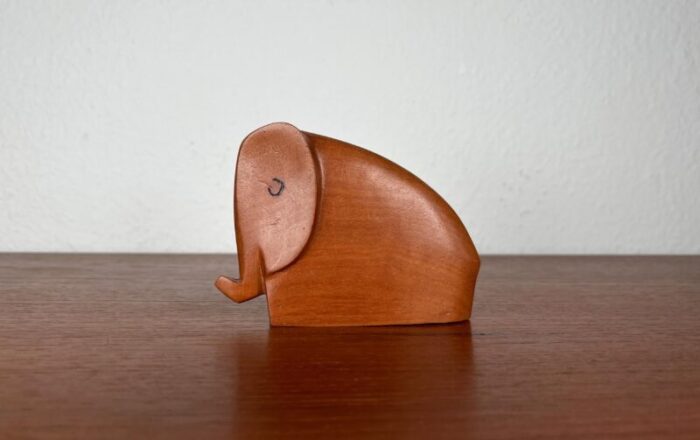 mid century teak elephant figurine 1960s 3785