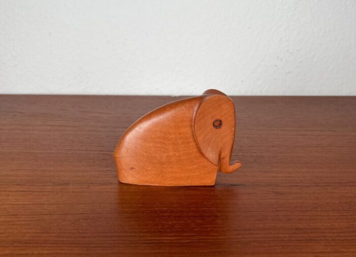 mid century teak elephant figurine 1960s 9094