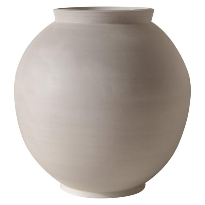 off white stoneware moon jar 1