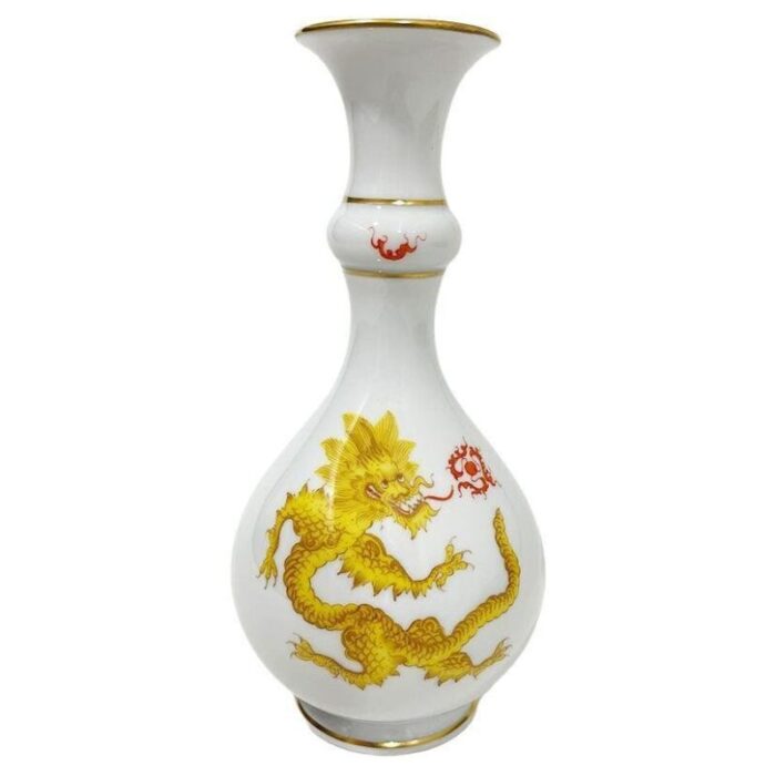 small knob vase with ming dragon motif in meissen porcelain 1930s 1