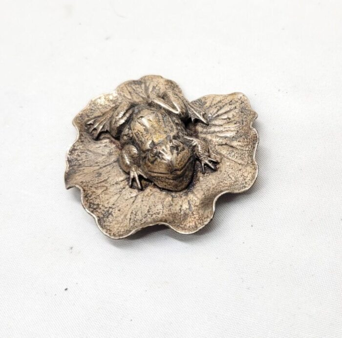 vintage signed joseff of hollywood silvertone frog on a lillypad brooch 9774