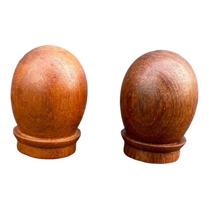 wooden salt and pepper shaker 6758